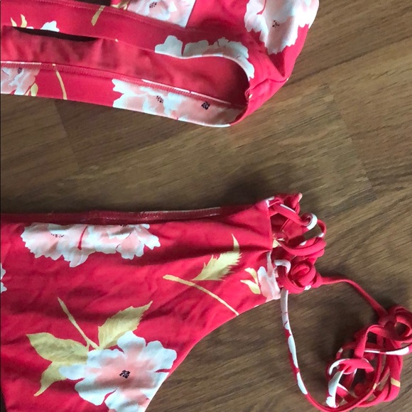 Billabong Swimsuit Top - Picture 3 of 3